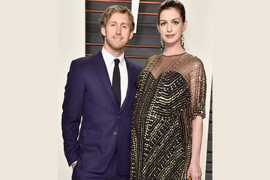 Anne Hathaway Welcomes Son Jonathan Rosebanks